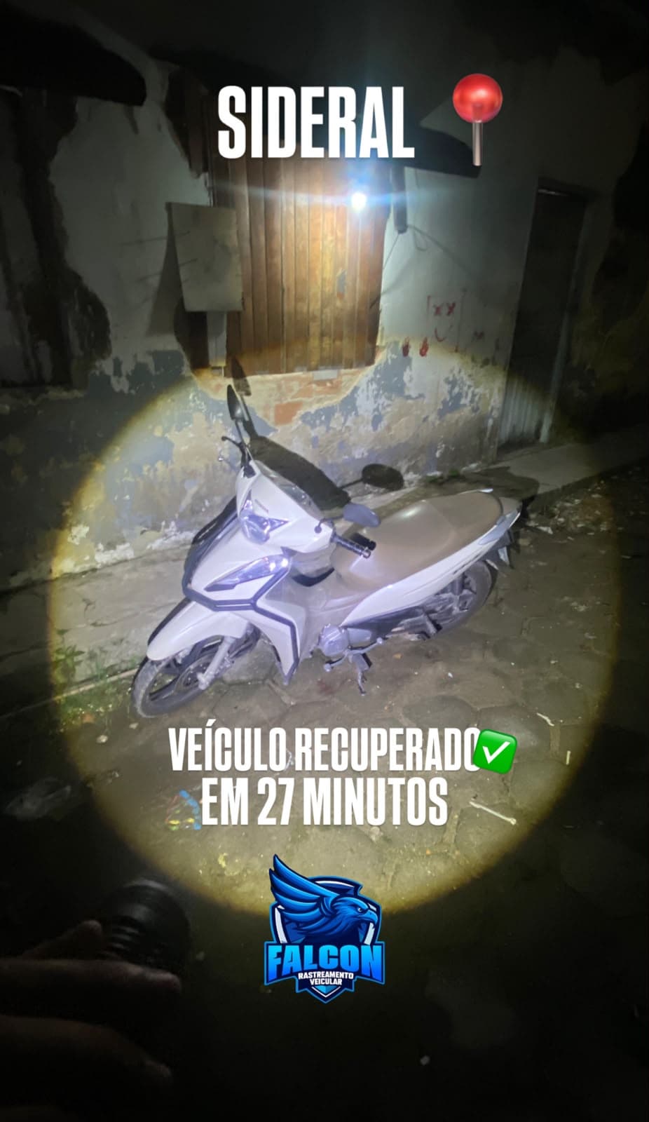 Moto recuperada durante a noite pela equipe Falcon em Sideral